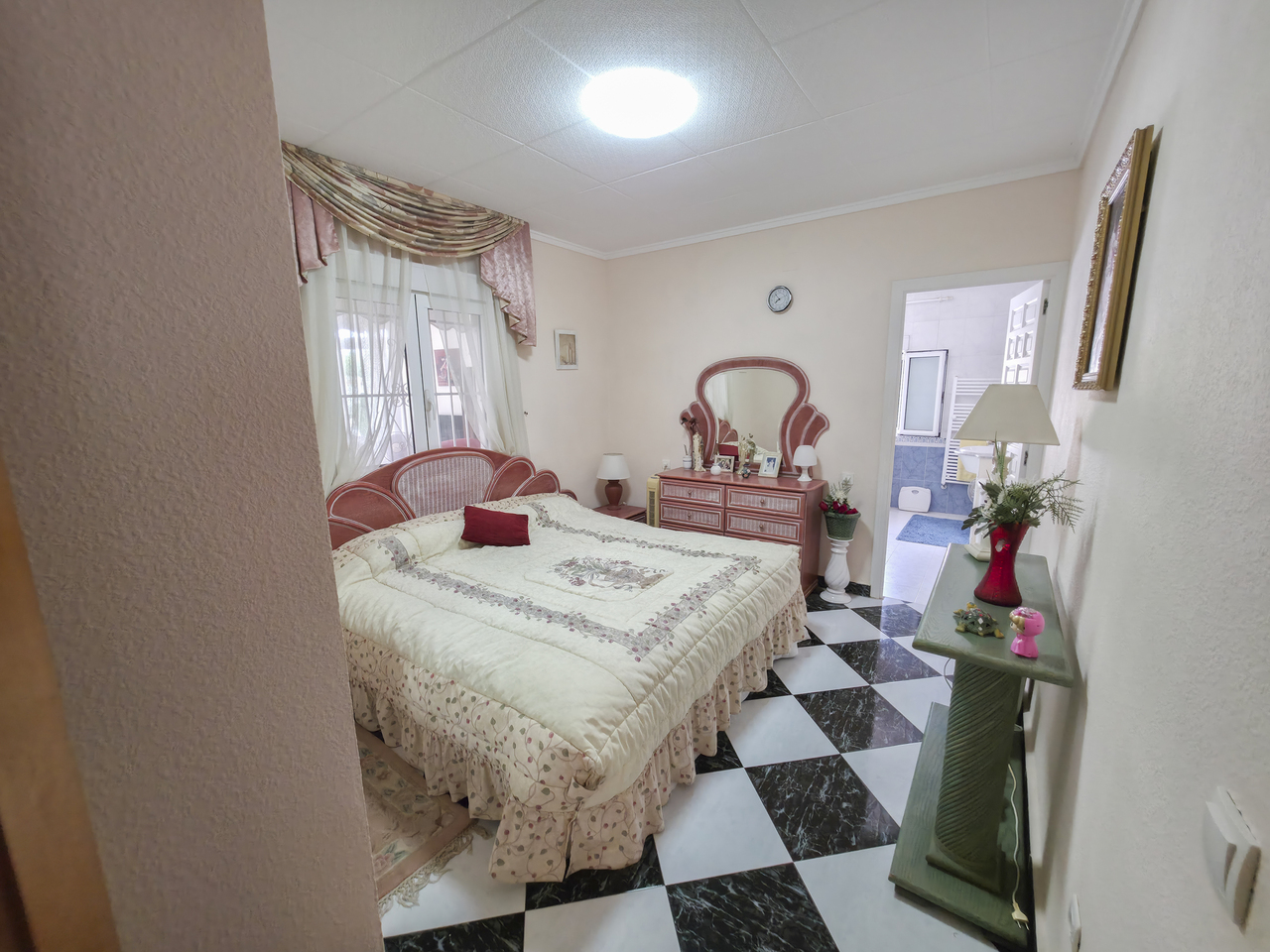 Vrijstaande villa te koop in Torrevieja (Town), Torrevieja