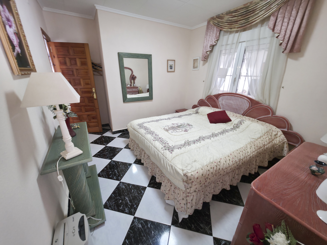 Vrijstaande villa te koop in Torrevieja (Town), Torrevieja