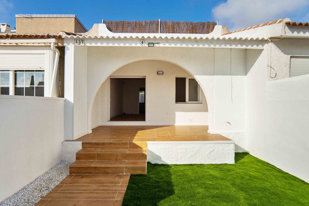 2 bedroom bungalow for sale in Villamartin, Costa Blanca